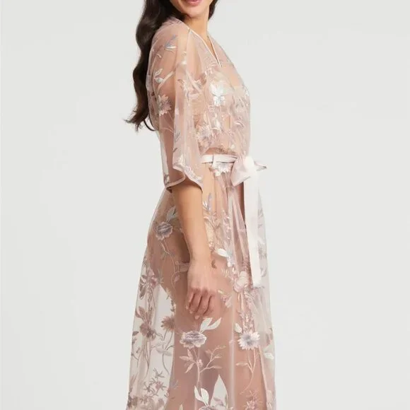 Stunning Robe - Picture 4 of 4